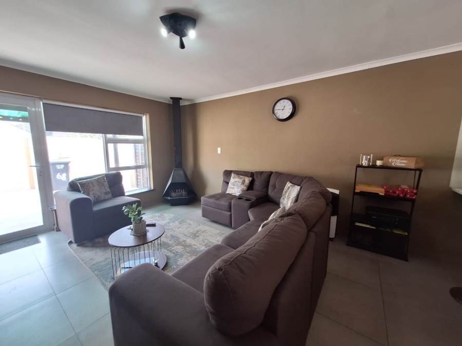 3 Bedroom Property for Sale in Heathfield Western Cape